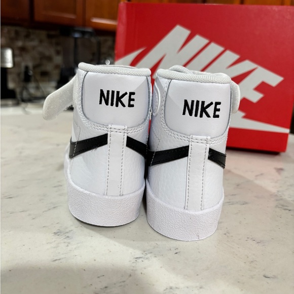 Nike Preschool Blazer Mid 77 Hook And Loop White Black Team Orange DA408… - Picture 9 of 13